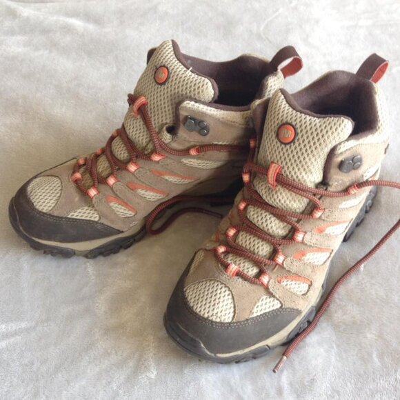 Ladies size 10.5 Merrell hiking boots - Picture 1 of 4